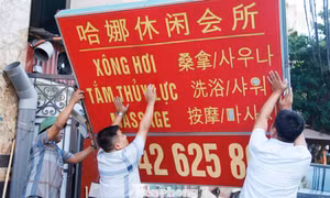 Bắc Ninh tháo dỡ hàng loạt biển hiệu chữ nước ngoài lấn át tiếng Việt