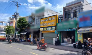Lại nghi ngộ độc bánh mì ở Đồng Tháp, hàng chục người nhập viện