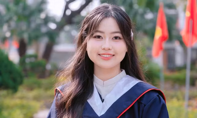 Nữ sinh đạt điểm 10 môn Toán và lựa chọn Kinh tế quốc tế từ thế mạnh tư duy, ngoại ngữ