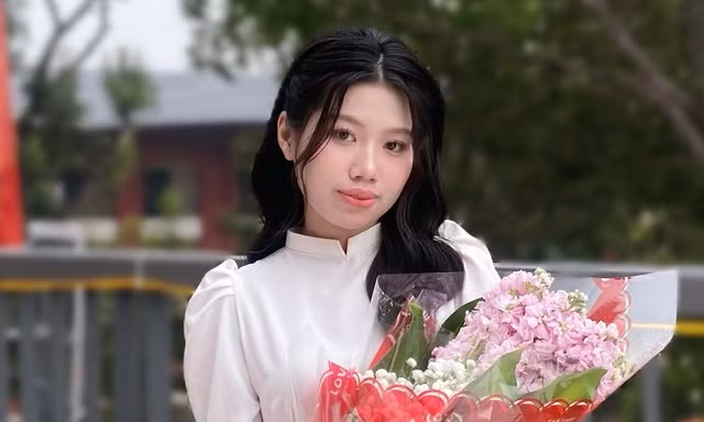 Từng lo không đủ điểm đỗ, nữ sinh 2K8 trở thành á khoa trường ĐH Kinh tế (ĐHQG Hà Nội) 