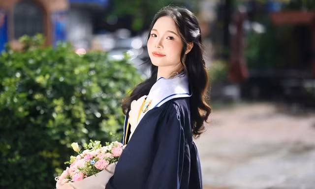 Cô giáo trẻ từng 4 năm đạt danh hiệu Sinh viên Xuất sắc, giành nhiều giải thưởng Ngữ văn