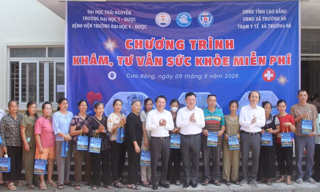 Đại học Thái Nguyên khám, tư vấn sức khỏe miễn phí cho người dân xã Trường Hà, tỉnh Cao Bằng