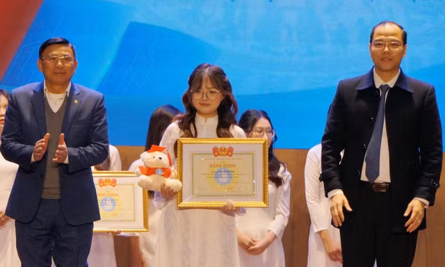 Hà Linh vinh dự nhận danh hiệu Sao Tháng Giêng cấp Trung ương năm 2025.