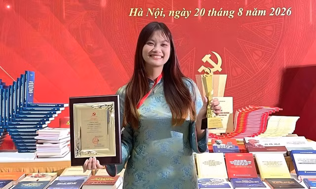 Nữ sinh Học viện Ngoại giao: Giữ vững ‘lời thề’ dưới cờ Đảng trên không gian số