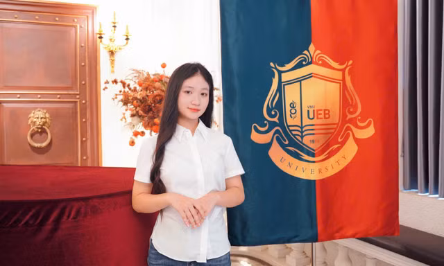 Nữ sinh trường chuyên đạt IELTS 7.5, chinh phục SAT 1500 sau 7 lần thi, trở thành thủ khoa đầu vào UEB