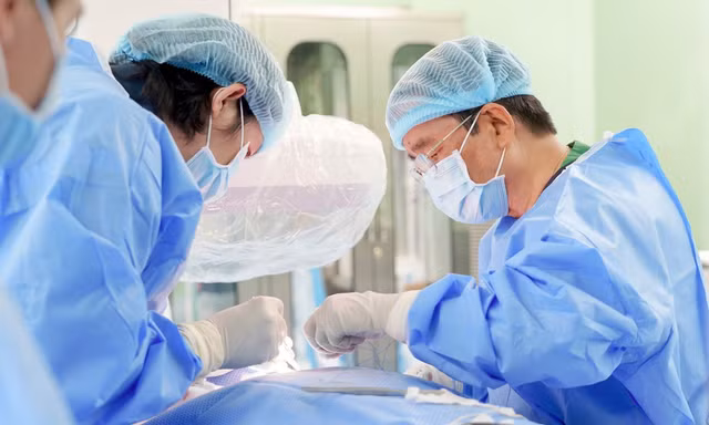 Bệnh viện Phương Đông cấy thành công máy tạo nhịp 3 buồng cứu sống bệnh nhân suy tim giai đoạn cuối 