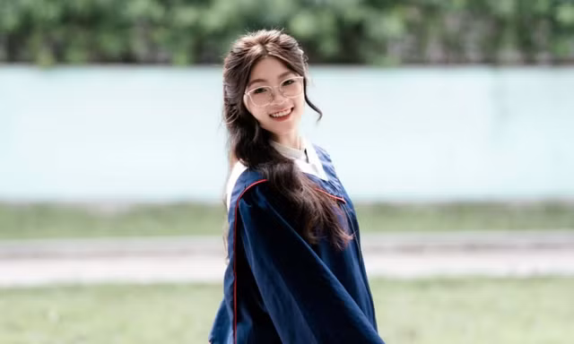 Thủ khoa đầu vào AJC Trương Ngọc Linh: 'Đừng chỉ cố gắng thành công, hãy cố gắng để tự hào về mình'