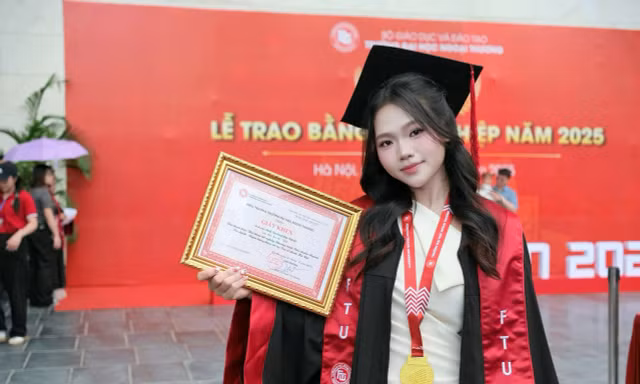 Bí quyết 'chăm chỉ đánh bại tài năng' của Thủ khoa FTU