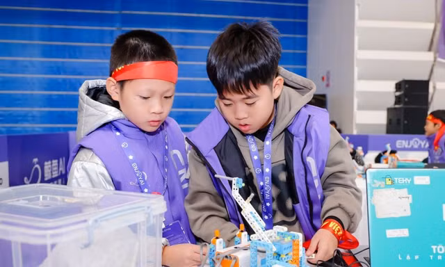 Không chỉ là cuộc thi Robot: Enjoy AI đang góp phần hình thành thế hệ công dân AI của Việt Nam 