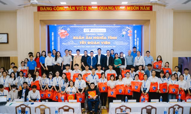 Hội Sinh viên Trường Đại học Khoa học Huế hỗ trợ sinh viên về quê đón Tết