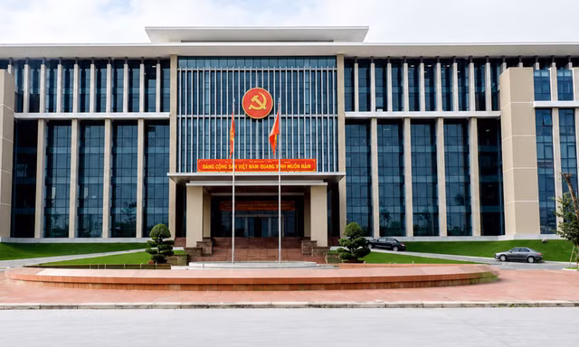 Quảng Trị bỏ ‘cơ sở 2’, yêu cầu cán bộ về làm việc tập trung tại trung tâm hành chính tỉnh