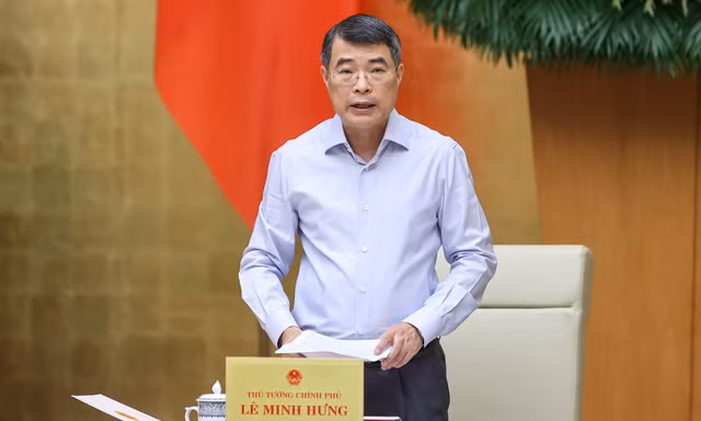 Thủ tướng yêu cầu rà soát quy định, cắt giảm chi phí trung gian để hạ giá thuốc