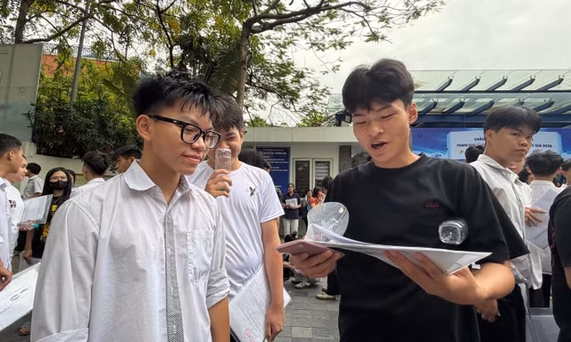 Thi lớp 10 còn hai môn Văn và Toán là 'quay về thời kỳ 30 năm trước'