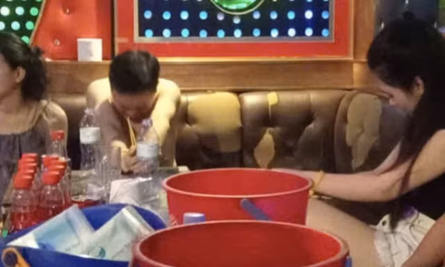 Triệt phá 'đại tiệc' ma tuý tại quán karaoke ở Hưng Yên