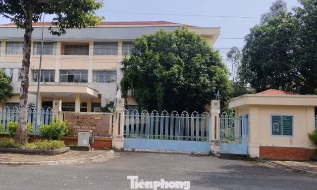 Cần Thơ mới tìm được người thuê 11 trong 187 cơ sở nhà đất dôi dư dự kiến khai thác. Thủ tục đấu giá đất còn vướng, khiến nguồn thu từ đất thấp hơn dự toán.
