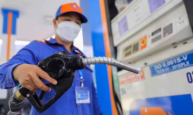 Phó Thủ tướng: Xem xét giảm giá điện từ 1/11