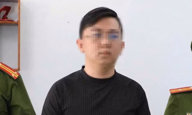 Nguyễn Ngọc Thuận bị bắt tạm giam 3 tháng sau khi nhậu say, ép ngã xe và đánh người đi đường vì tưởng bị theo dõi, khiến nạn nhân bị thương tích 15%.