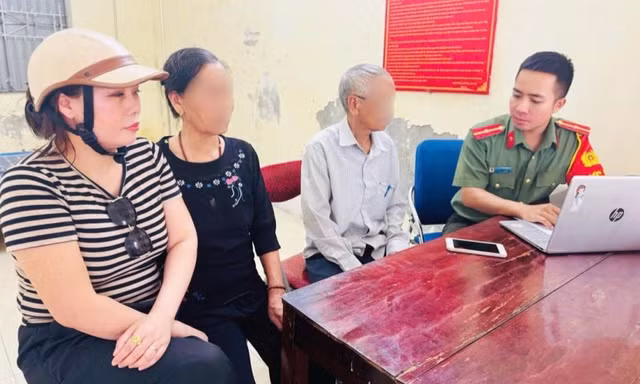 Chủ tiệm vàng tiết lộ lý do từ chối mua 5 chỉ vàng, đưa vợ chồng cụ ông đến công an
