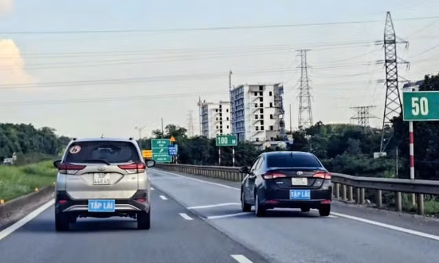 Nhiều xe tập lái trên cao tốc Hà Nội - Thái Nguyên, cảnh sát giao thông vào cuộc