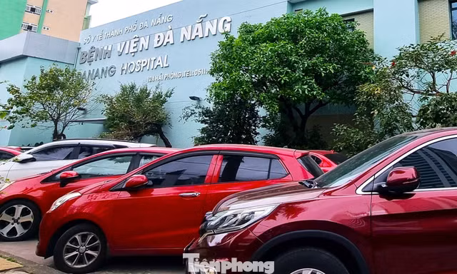 Tài xế khóc ròng vì khách đặt xe đến bệnh viện, mượn tiền 'vào trong một tí' rồi... chuồn luôn