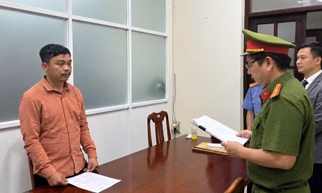 Nợ cờ bạc gần 700 triệu đồng, tài xế bán luôn 2 xe tải của chủ