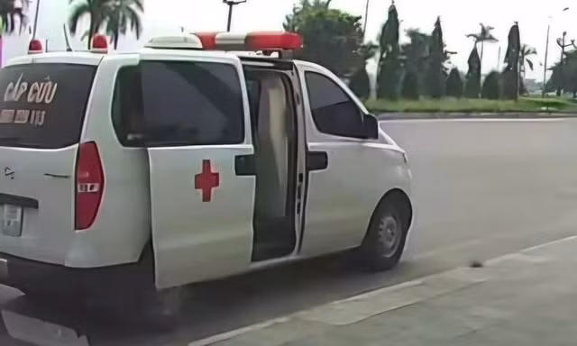 Giá dịch vụ xe cứu thương: Người bệnh khó biết đắt hay rẻ