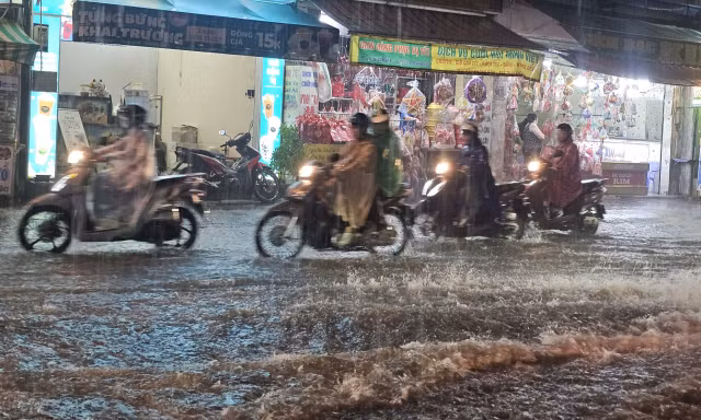Mưa lớn ở miền Trung, Nam Bộ: Vùng mưa mở rộng, kéo dài hơn dự báo