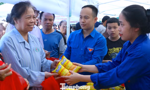 Hơn 1.000 bệnh nhân nghèo được 'đi chợ' miễn phí trước ngày Quốc khánh