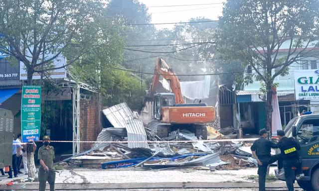 Phú Quốc cưỡng chế thu hồi đất 2 hộ dân sau gần 20 năm không chịu bàn giao