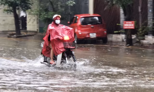Mưa lớn bao trùm miền Trung