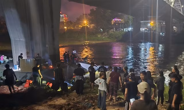 Tìm thấy thi thể nữ sinh nhảy cầu ở Thái Nguyên