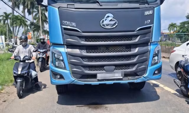 Đồng Nai: Va chạm với xe tải, một phụ nữ tử vong tại chỗ 