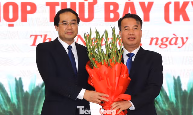 Ông Nguyễn Thế Mạnh được bầu giữ chức Chủ tịch UBND tỉnh Thái Nguyên 