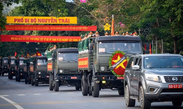 Trang nghiêm dòng người tiễn đưa 93 liệt sĩ về Nghĩa trang liệt sĩ Vị Xuyên