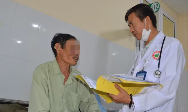 Một gia đình nhập viện sau bữa ăn nấm rừng quen thuộc