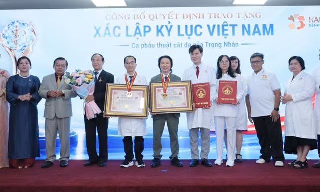 Nhận kỷ lục Việt Nam sau tạo hình cơ thể cho bệnh nhân nặng 264kg