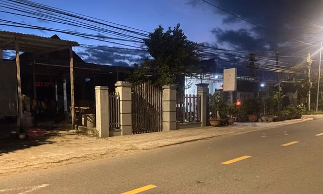 Người dân gần trại giam A2 ở Khánh Hòa cửa đóng then cài, hạn chế ra đường