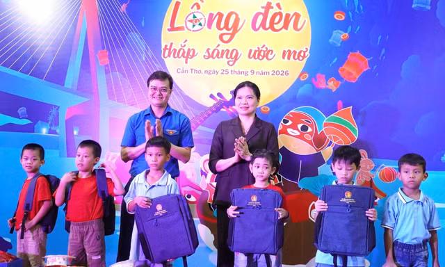 Đưa Trung thu ấm áp tới trẻ đặc biệt ở Cần Thơ