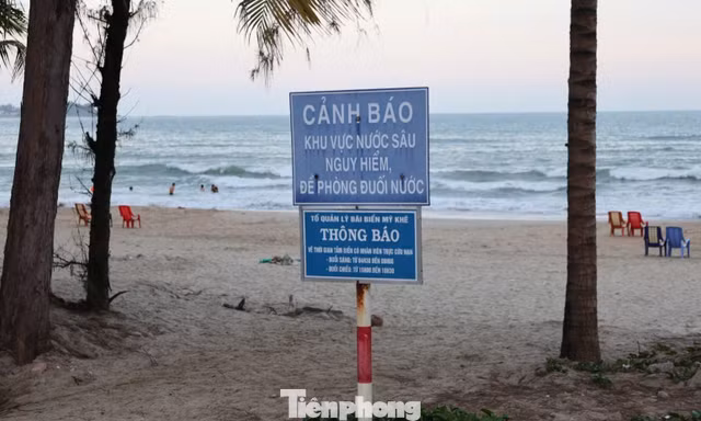 Kịp thời cứu 5 học sinh rơi vào rãnh sâu khi tắm biển Mỹ Khê