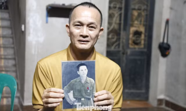 Vụ bà cụ 72 tuổi nhận ra bức ảnh chôn cùng liệt sĩ: Con trai liệt sĩ nghẹn ngào mong tìm được cha
