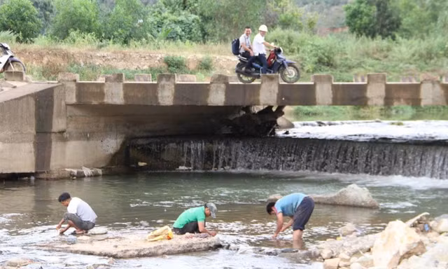 Dân miền núi Khánh Hòa thiếu nước giữa mùa mưa