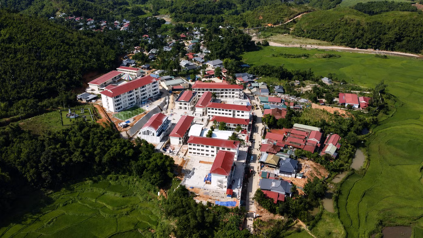 Trường Phổ thông Nội trú Tiểu học và THCS Yên Khương là một trong 6 trường vùng biên Thanh Hóa vừa xây dựng, đưa vào sử dụng phục vụ năm học mới.