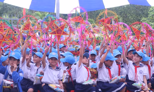 Ánh trăng vùng cao: Niềm vui về sau mưa lũ