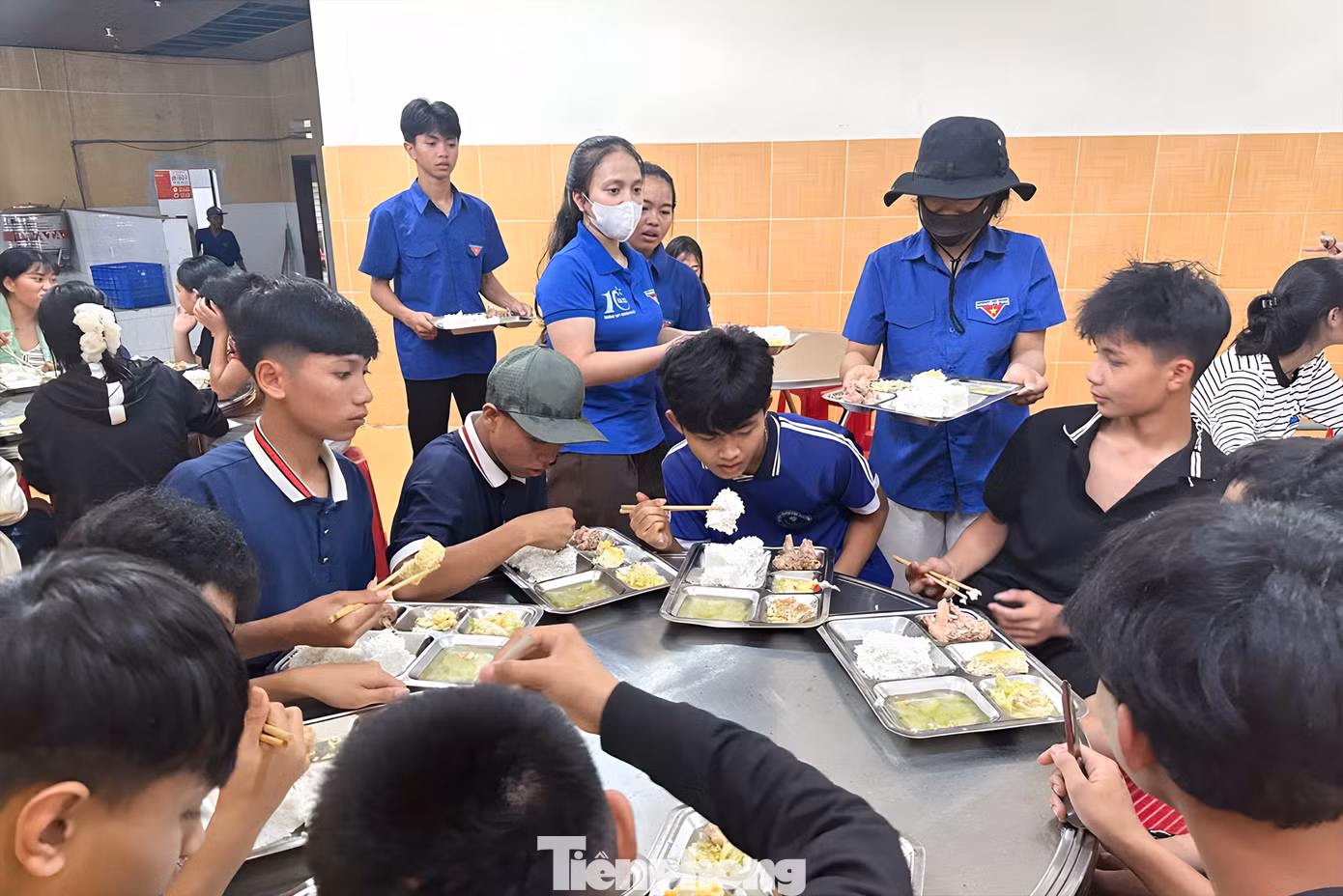 tp-tiep-suc-mua-thi-2.jpg