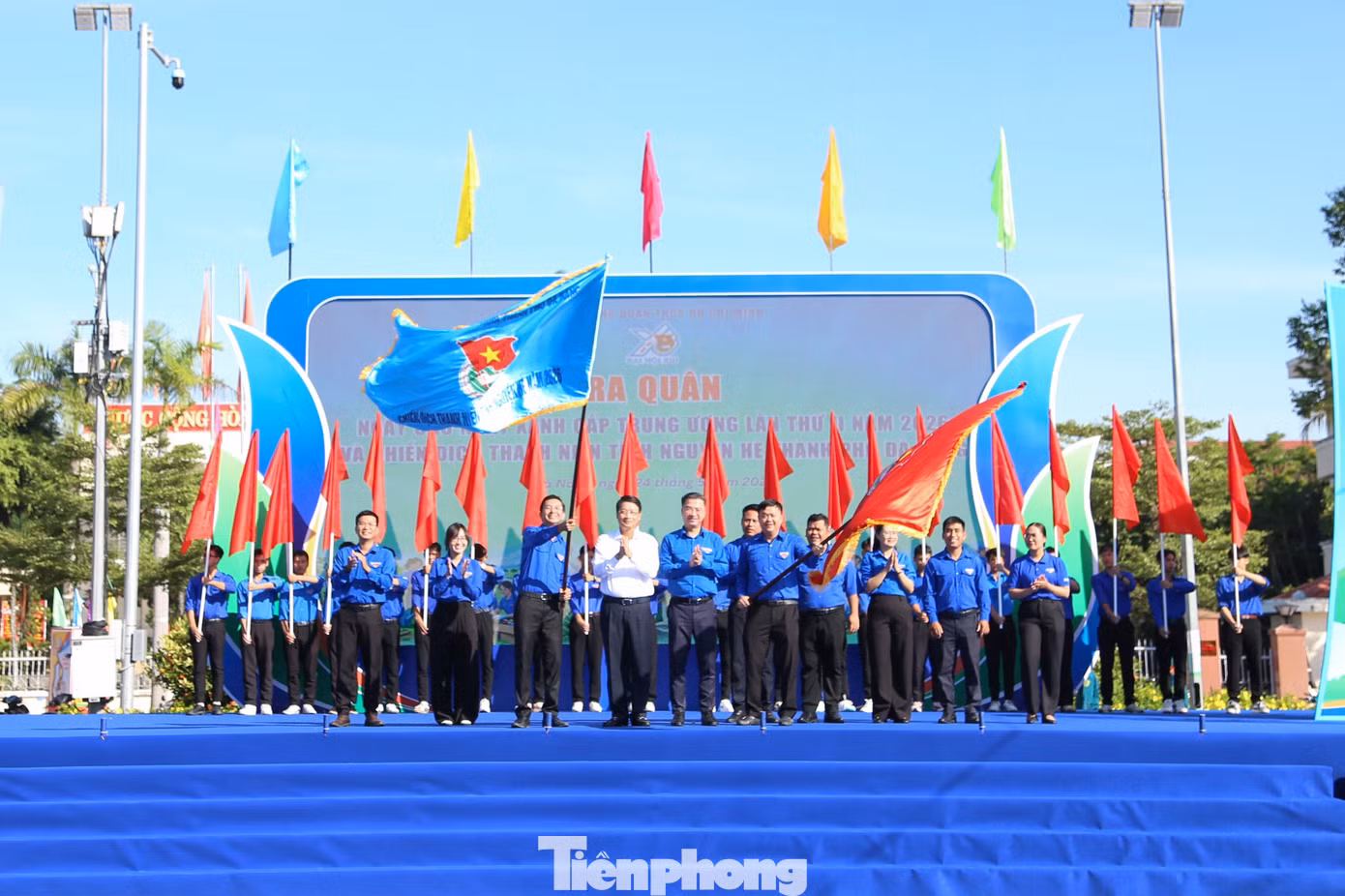 tp-tu-doan-chu-nhat-xanh-9.jpg