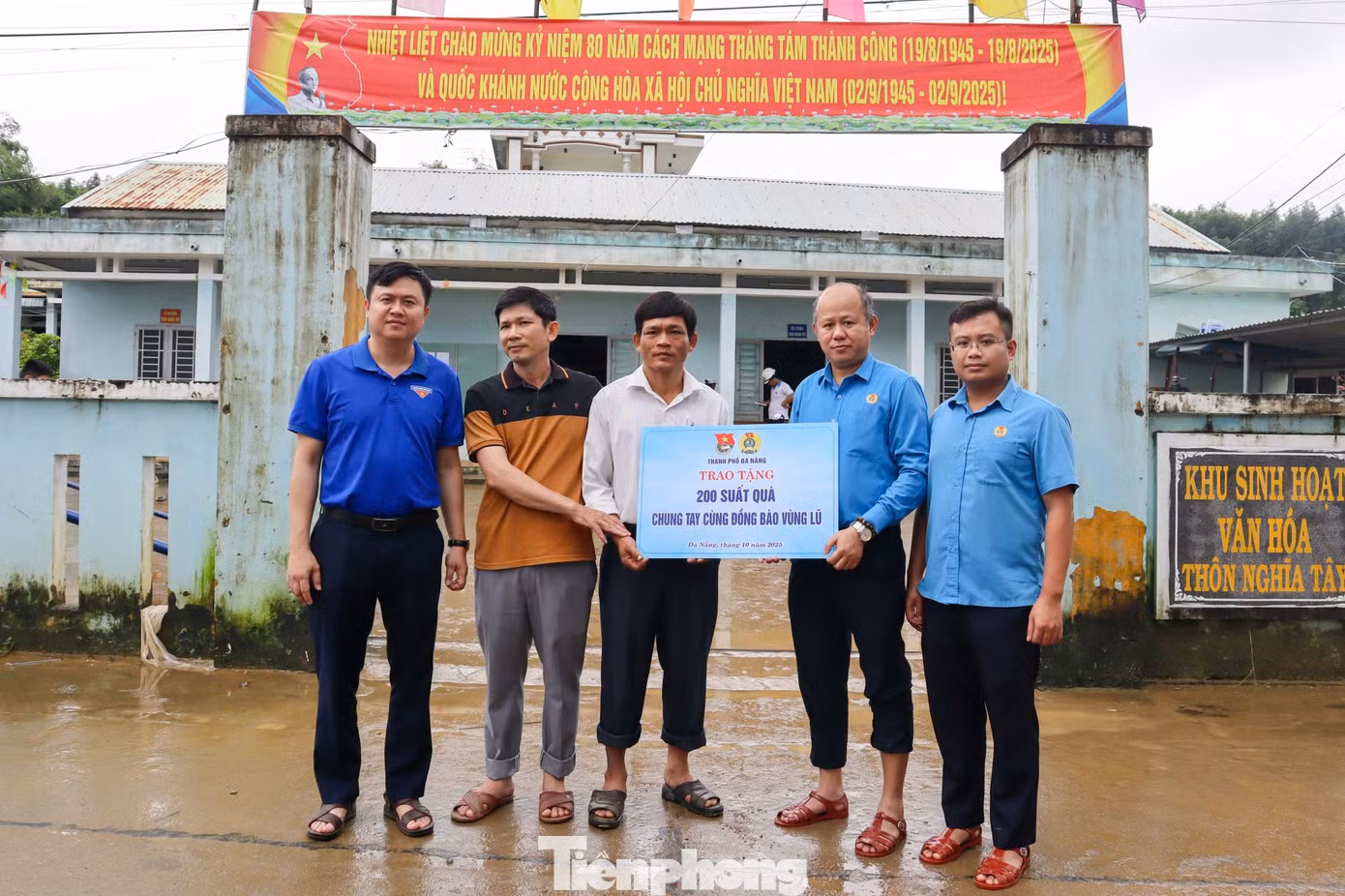 tp-hang-ngan-suat-qua-1.jpg