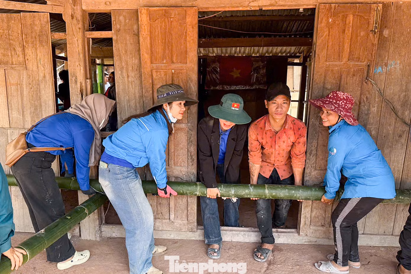 tp-than-den-ao-xanh-doi-nha-5.jpg