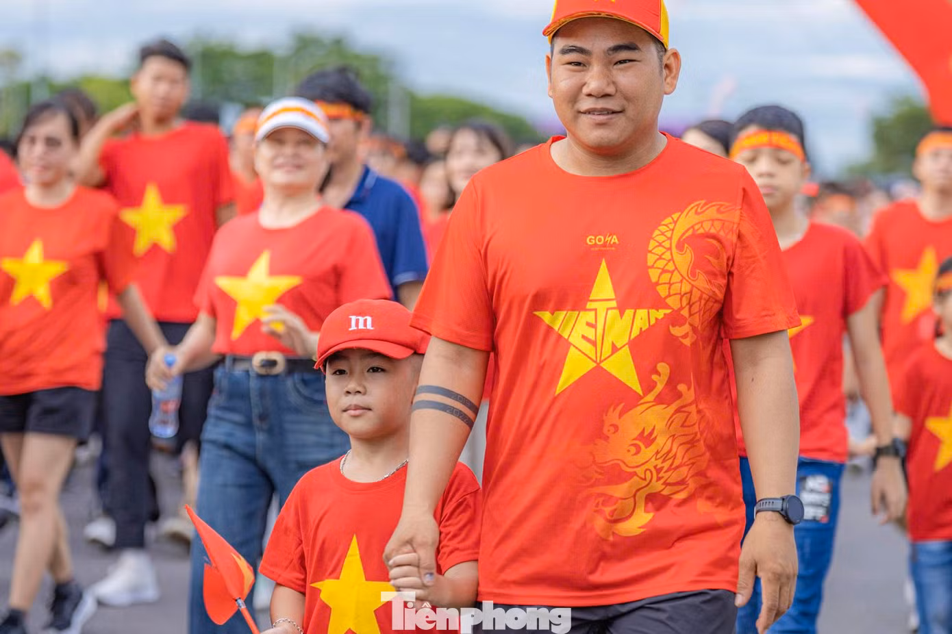 tp-nguoi-dan-da-nang-di-bo-6.jpg