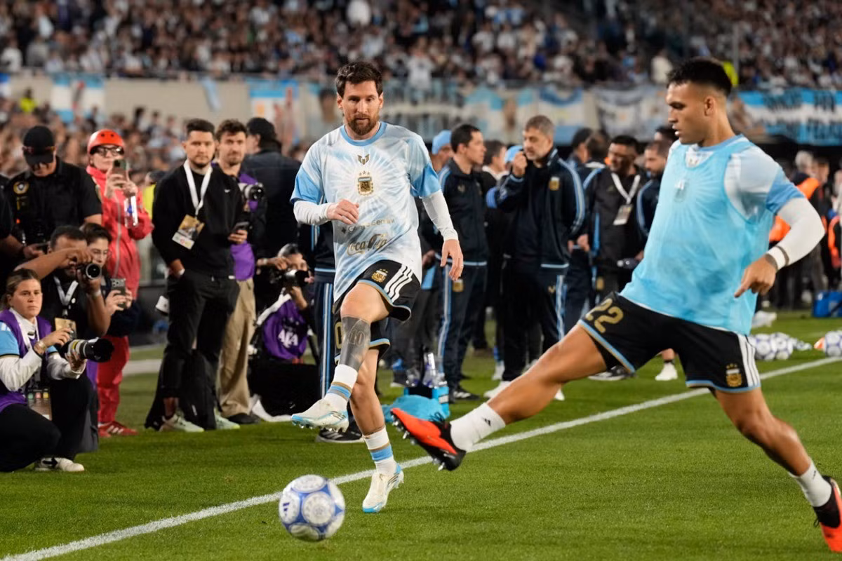 Messi trong trận đấu giã từ đt Argentina