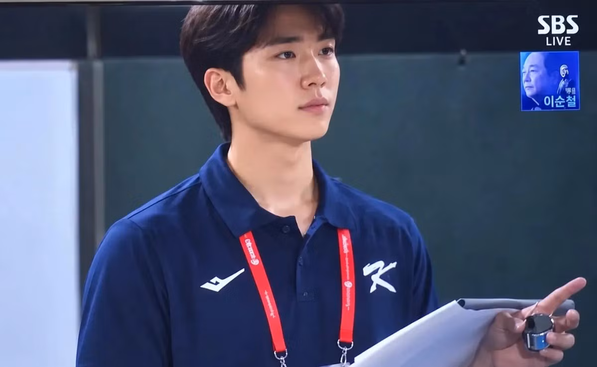 chàng trai gây chú ý khi xuất hiện cùng đội tuyển bóng chày Hàn Quốc tại ASIAD 2026